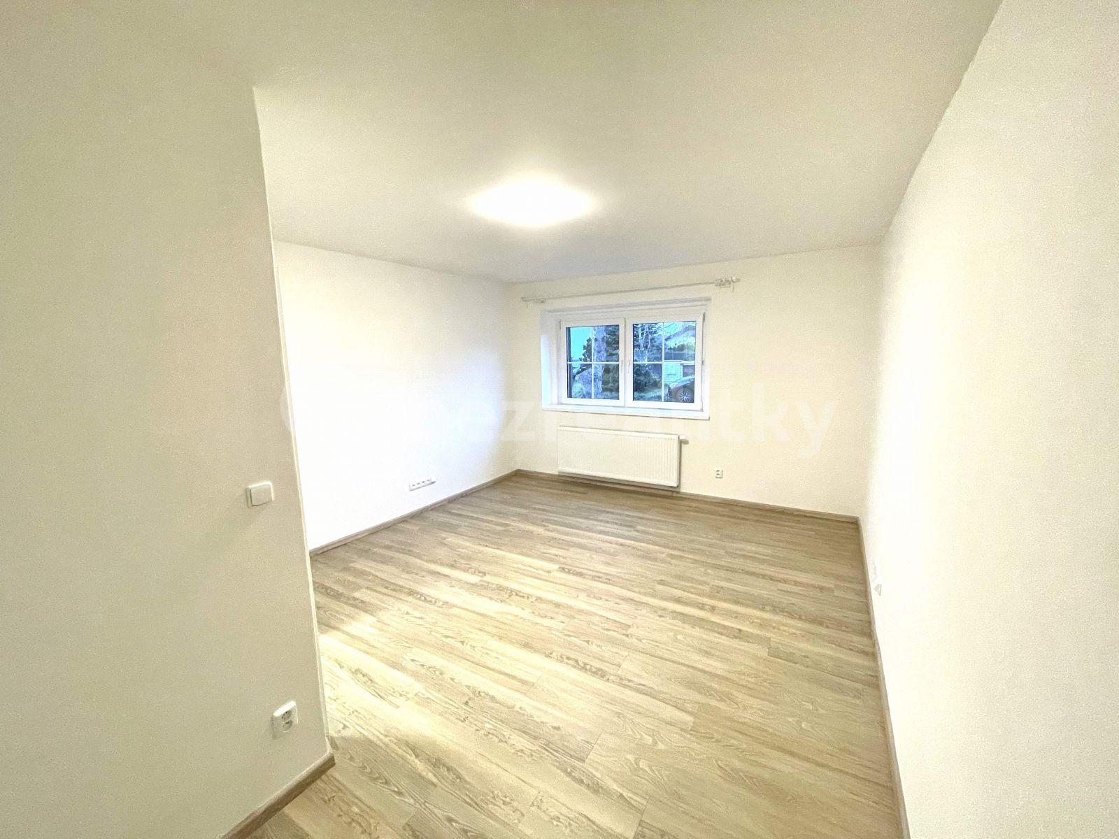 Prenájom bytu 3-izbový 84 m², Hřebečská, Buštěhrad, Středočeský kraj