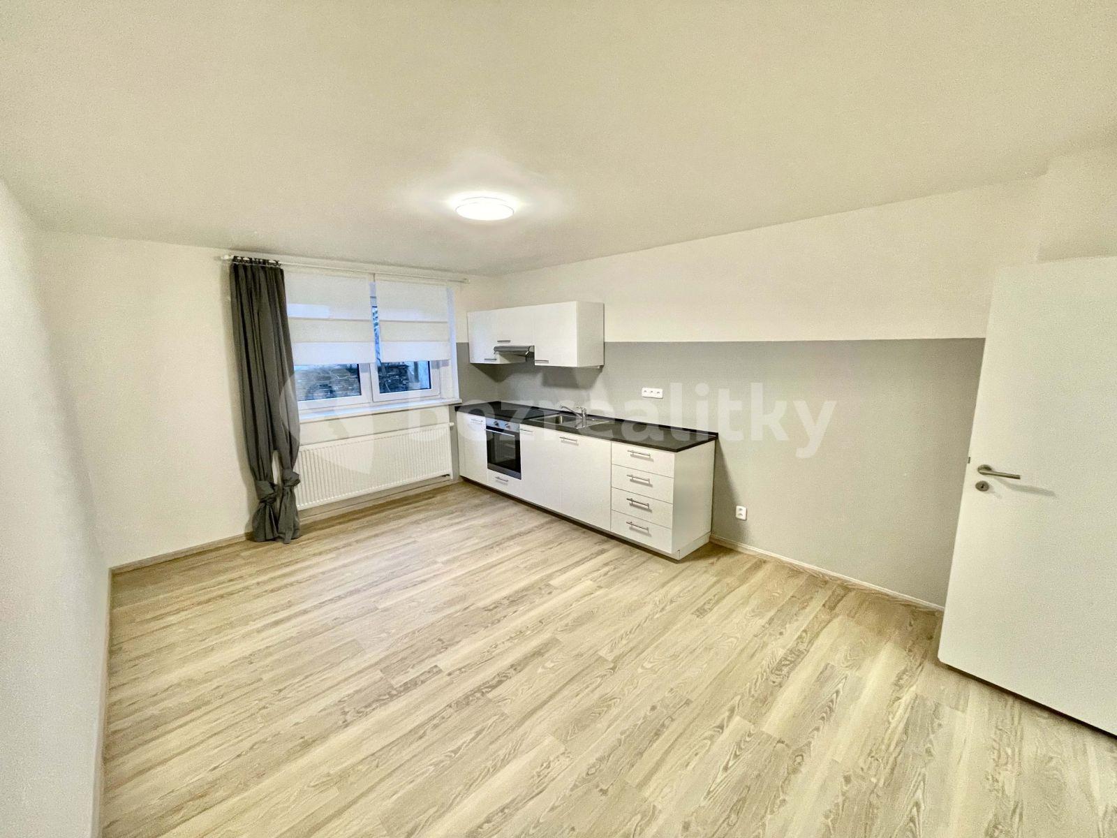 Prenájom bytu 3-izbový 84 m², Hřebečská, Buštěhrad, Středočeský kraj