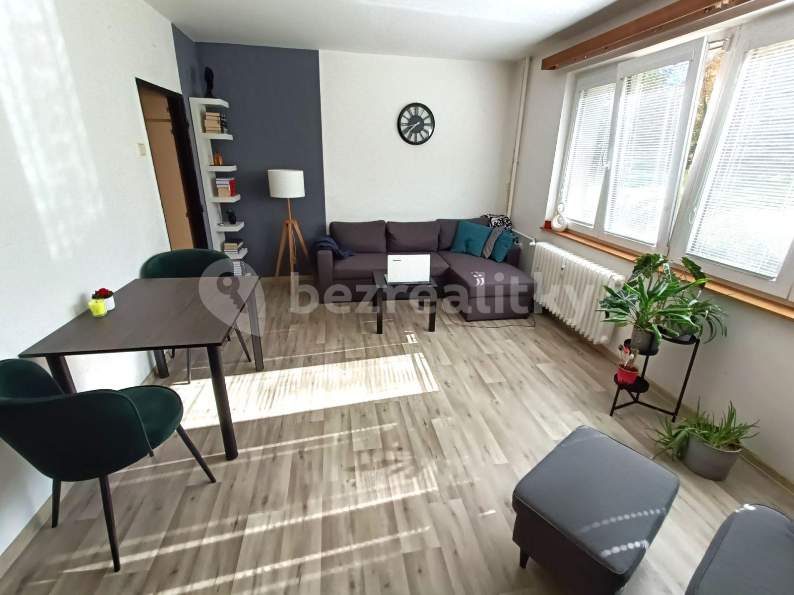 Prenájom bytu 3-izbový 54 m², Bělčická, Praha, Praha