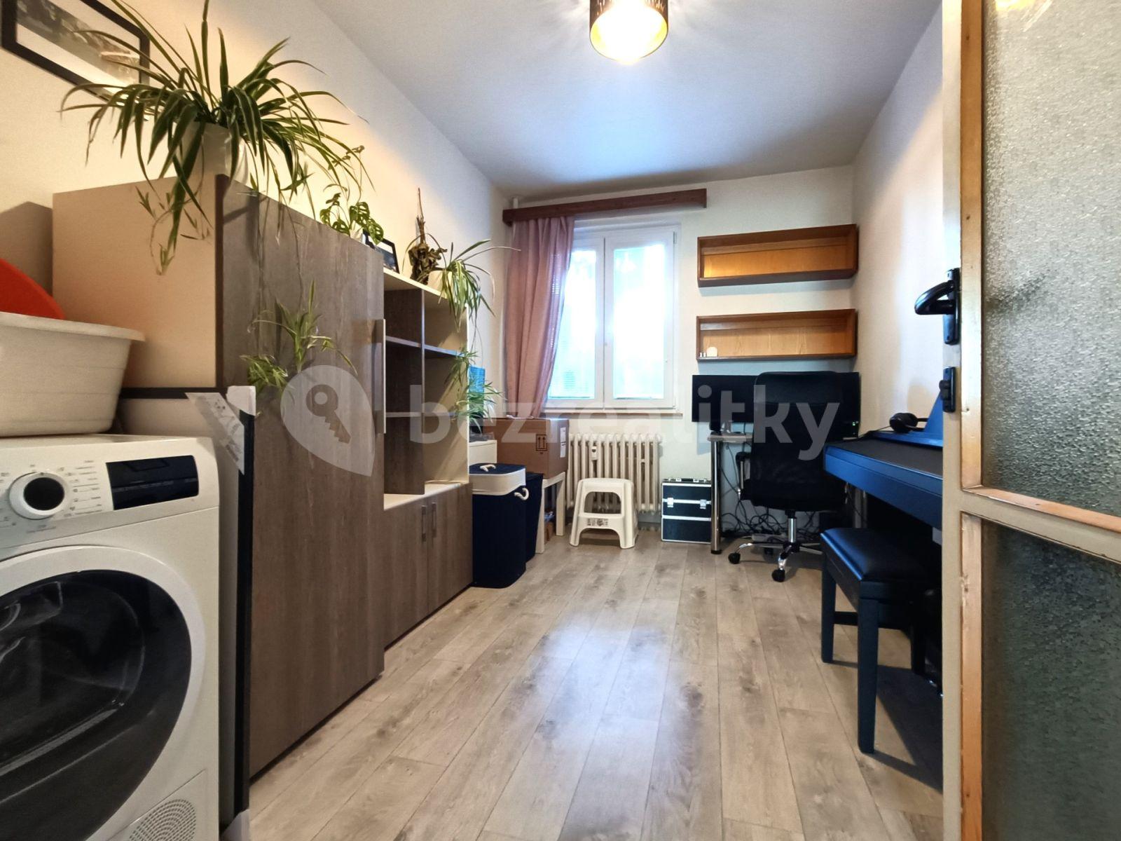 Prenájom bytu 3-izbový 54 m², Bělčická, Praha, Praha