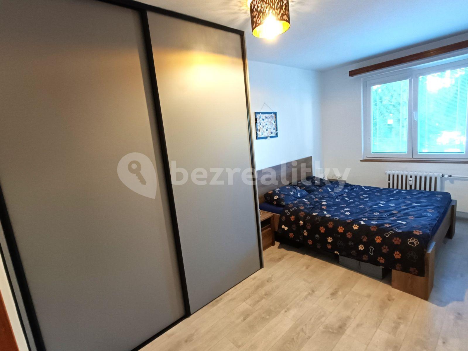 Prenájom bytu 3-izbový 54 m², Bělčická, Praha, Praha