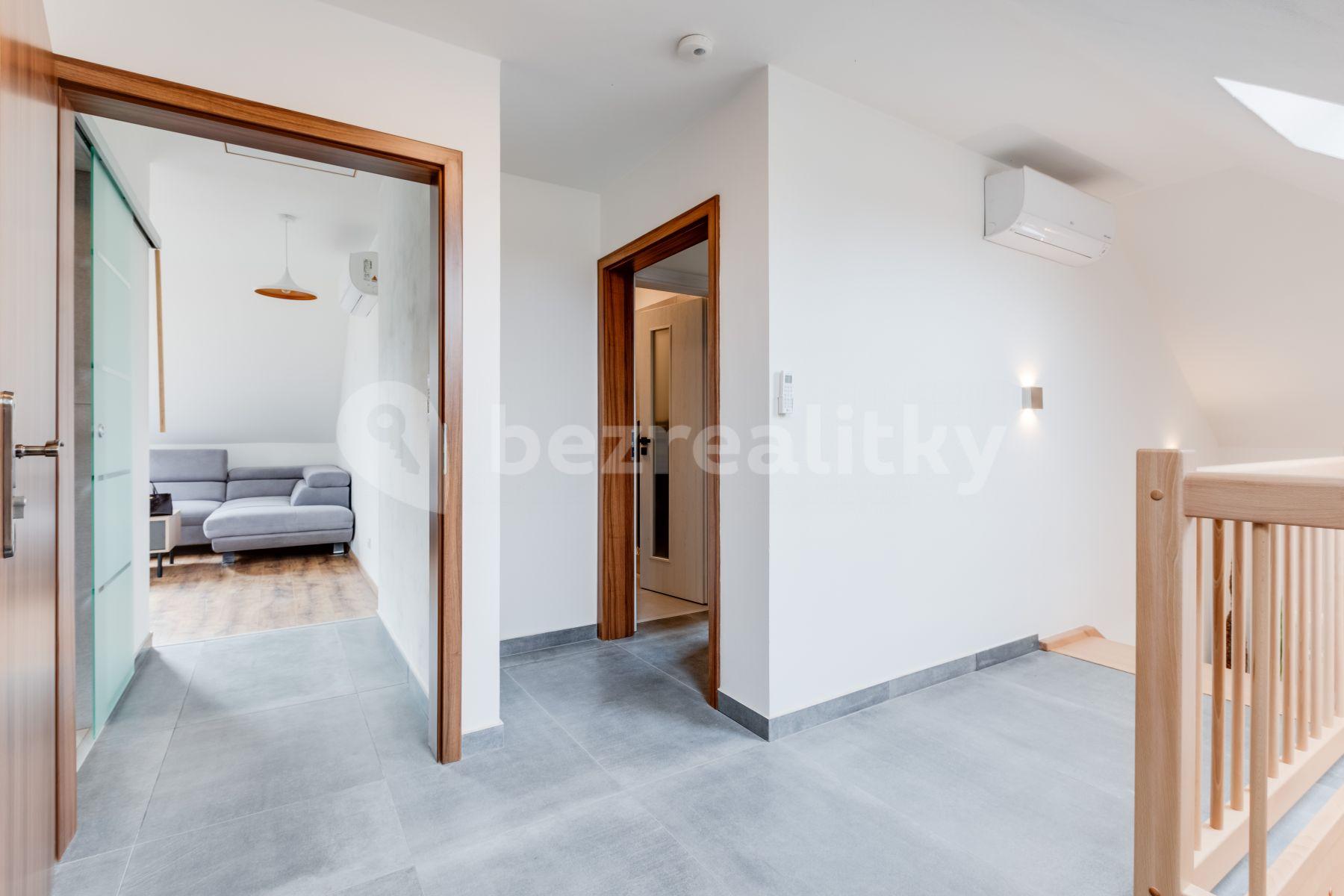 Prenájom bytu 1-izbový 43 m², Jažlovická, Říčany, Středočeský kraj