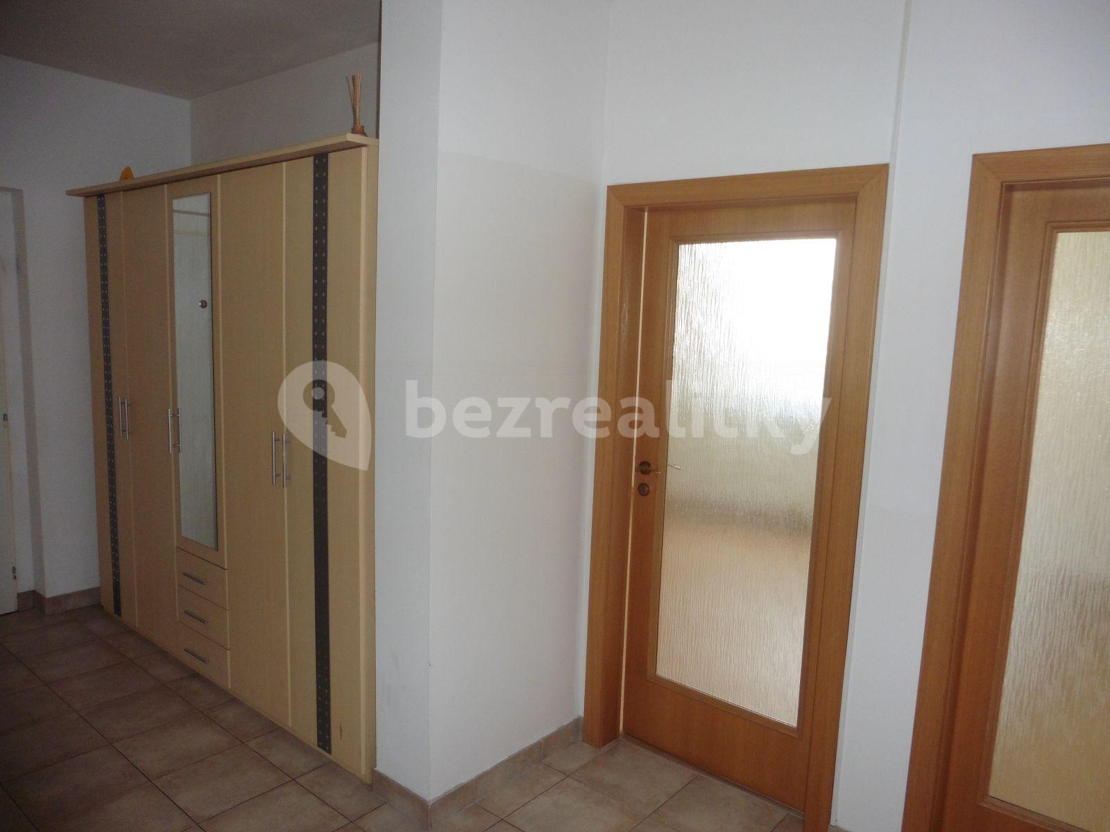 Prenájom bytu 3-izbový 83 m², Pastevců, Praha, Praha