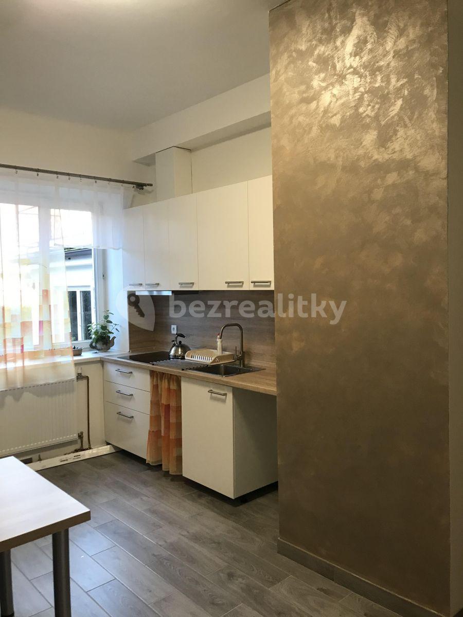 Prenájom bytu 2-izbový 60 m², Roháčova, Tábor, Jihočeský kraj