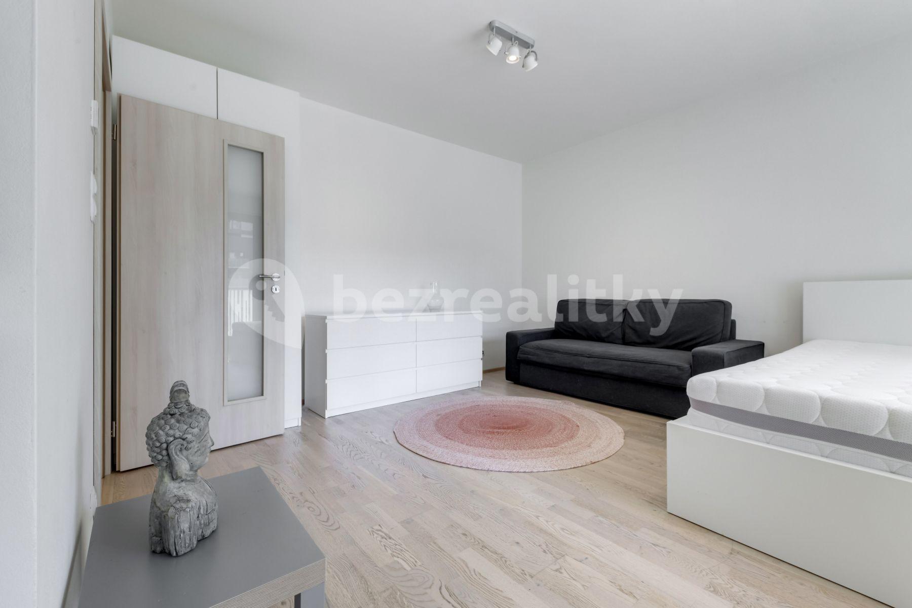 Prenájom bytu 1-izbový 37 m², Olšanská, Praha, Praha