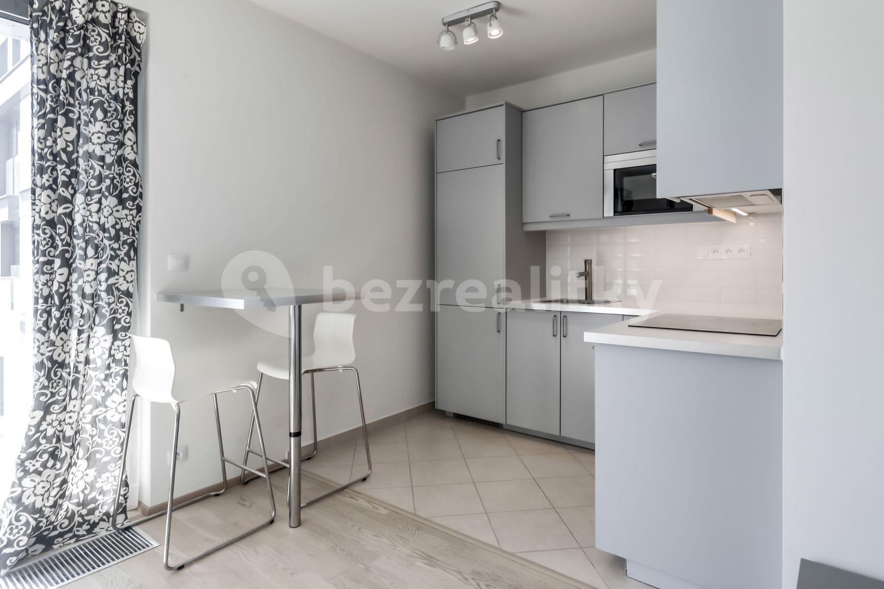 Prenájom bytu 1-izbový 37 m², Olšanská, Praha, Praha