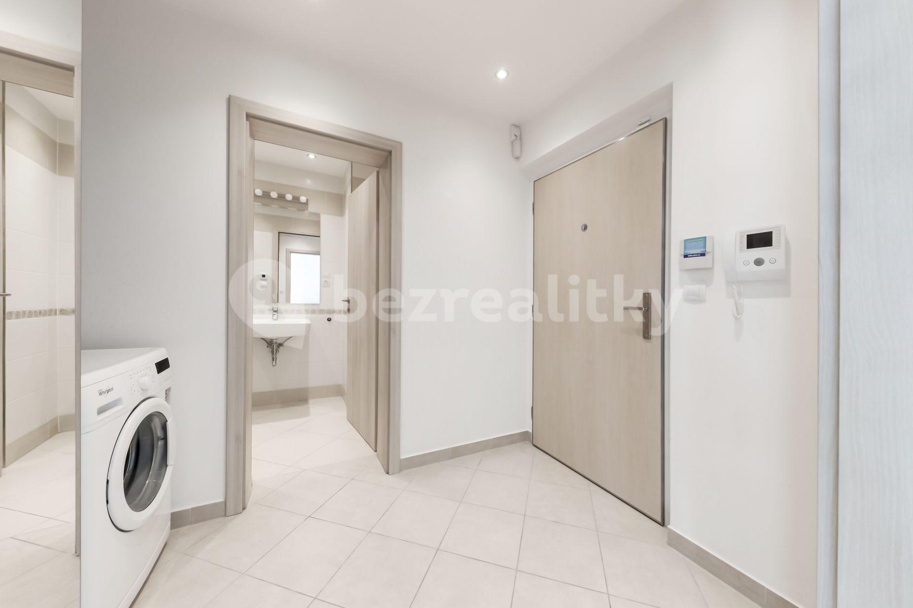 Prenájom bytu 1-izbový 37 m², Olšanská, Praha, Praha