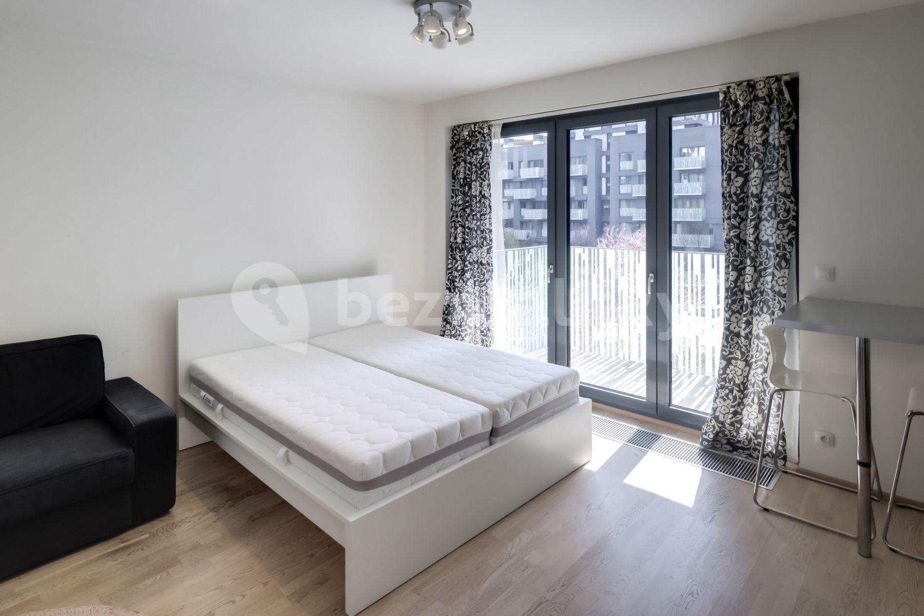 Prenájom bytu 1-izbový 37 m², Olšanská, Praha, Praha