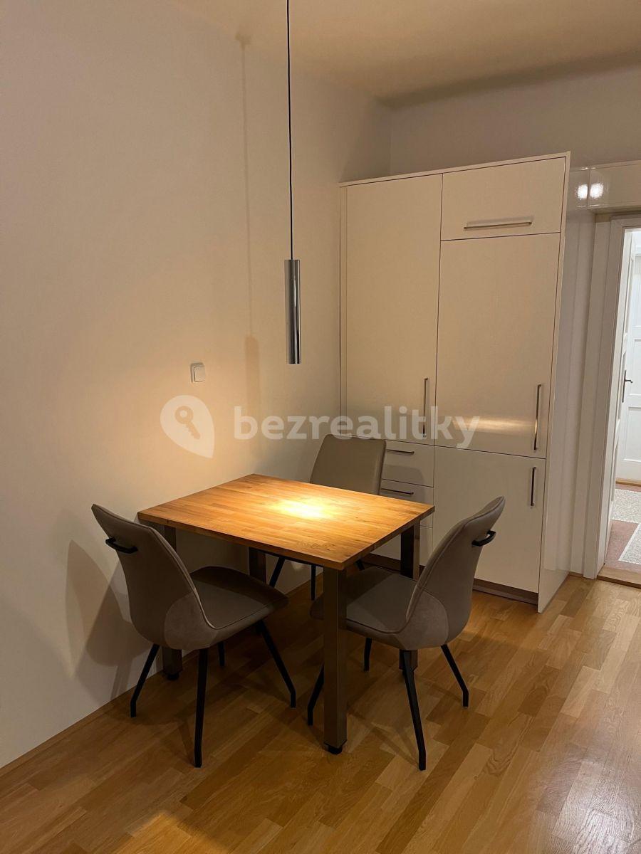 Prenájom bytu 2-izbový 47 m², Kouřimská, Praha, Praha