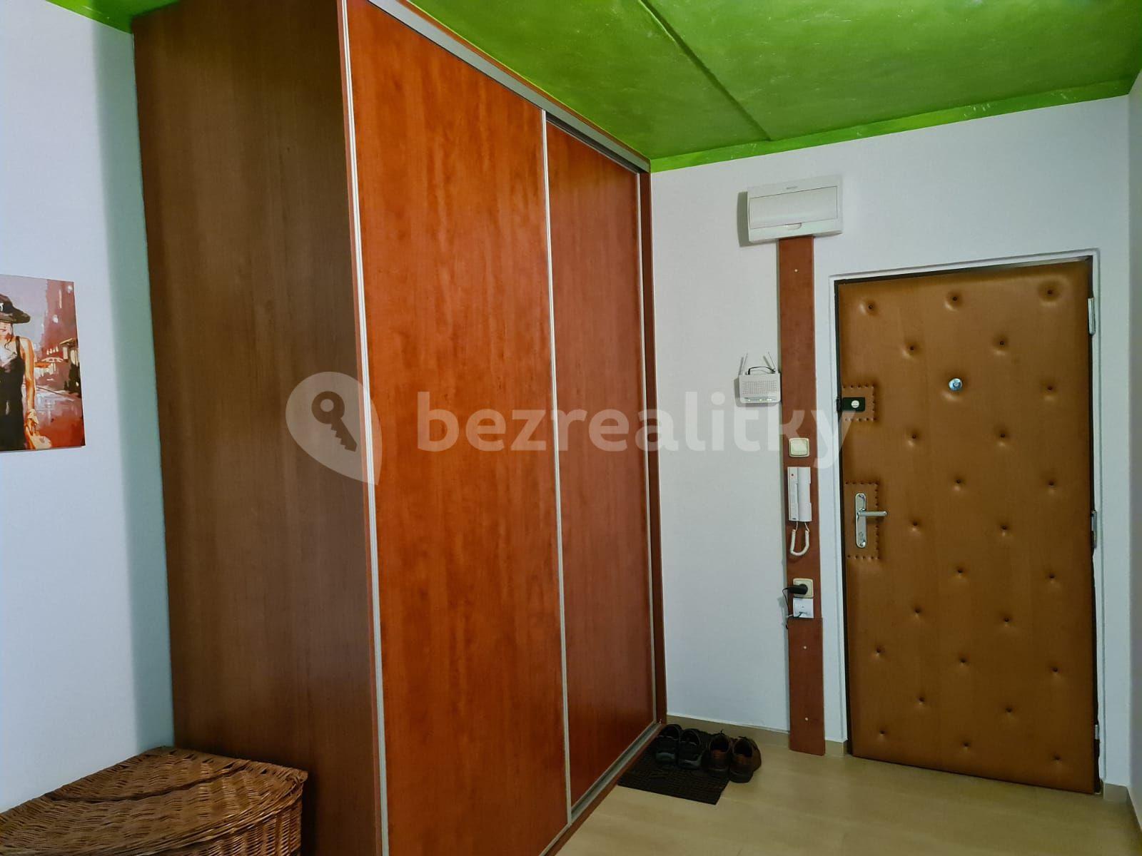 Prenájom bytu 2-izbový 65 m², Kpt. Nálepky, Louny, Ústecký kraj