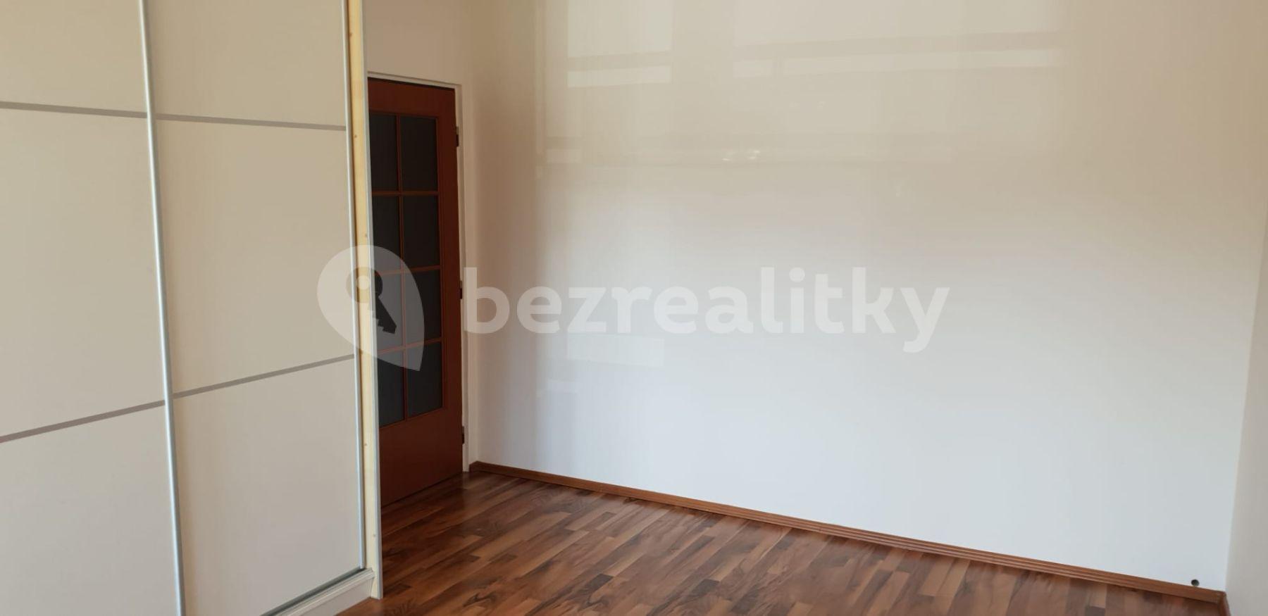 Prenájom bytu 2-izbový 65 m², Kpt. Nálepky, Louny, Ústecký kraj