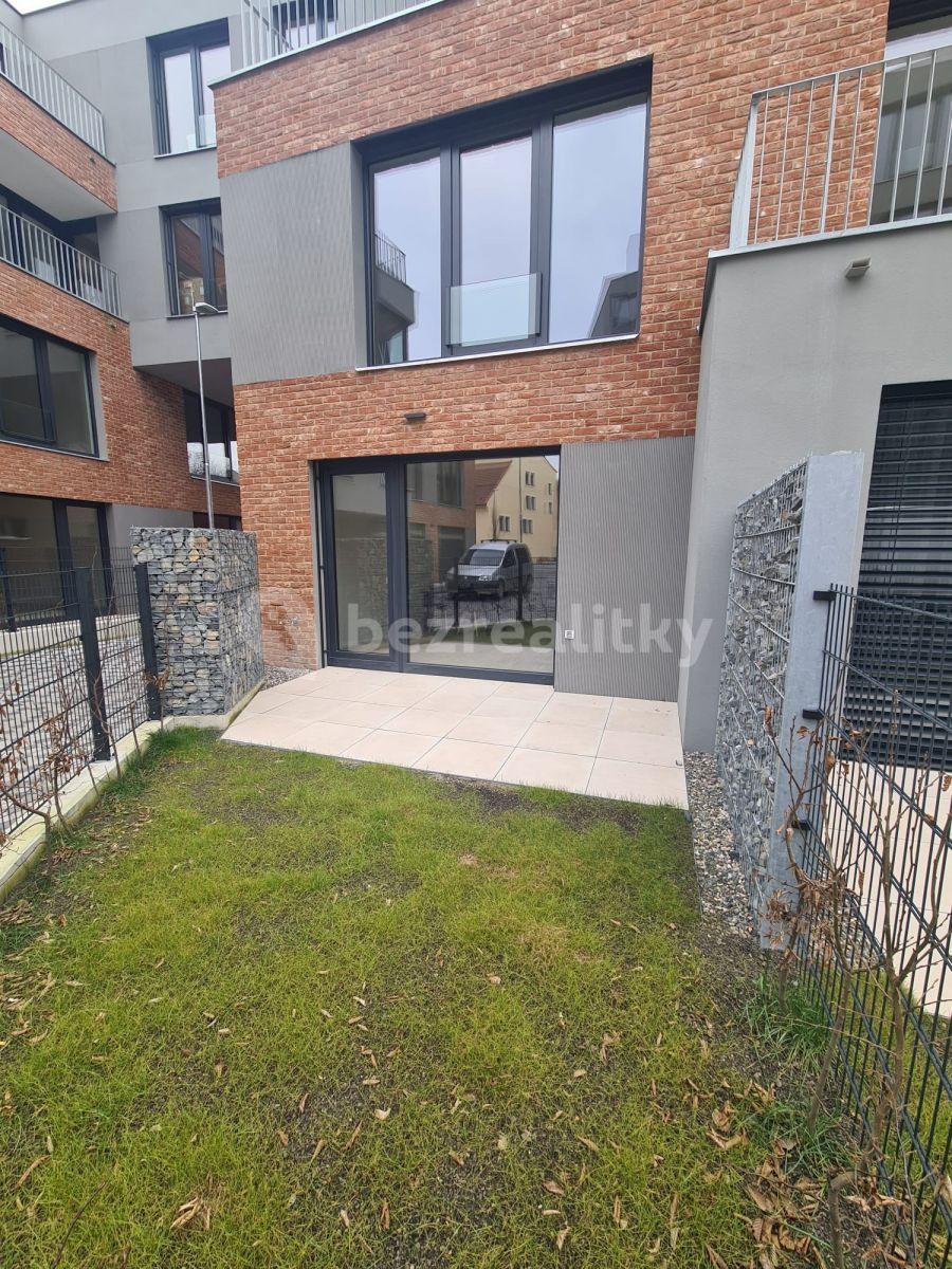 Prenájom bytu 1-izbový 35 m², Praha, Praha