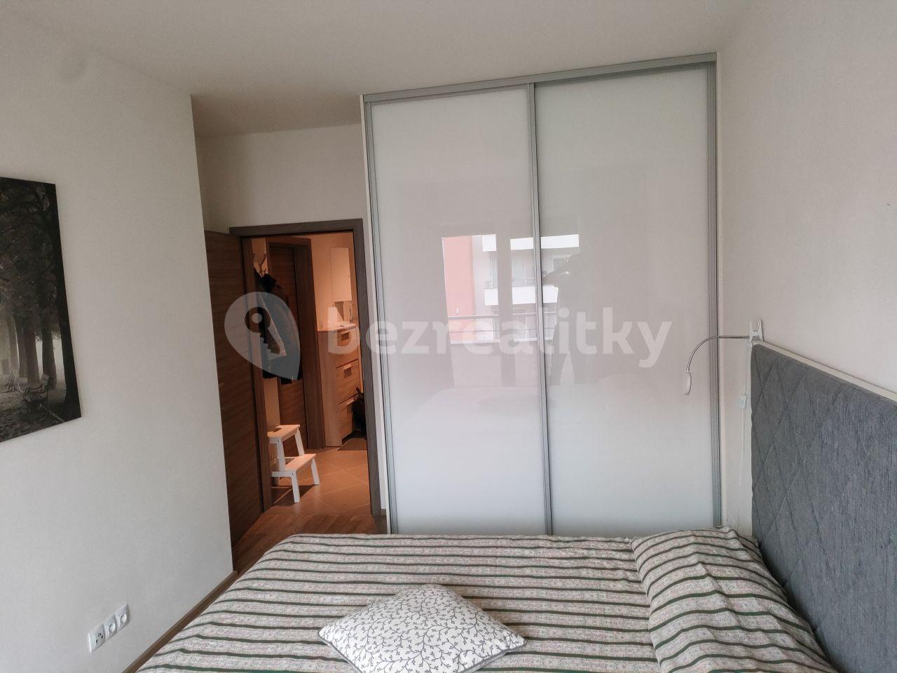 Prenájom bytu 2-izbový 53 m², Hlučkova, Praha, Praha