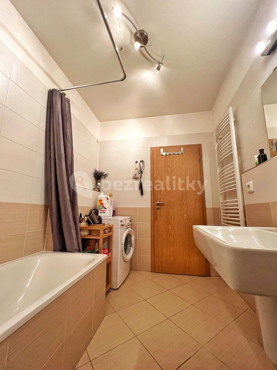 Prenájom bytu 2-izbový 60 m², Zakšínská, Praha, Praha