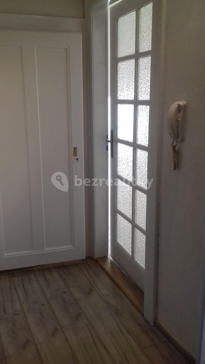 Prenájom bytu 1-izbový 40 m², Slezská, Praha, Praha