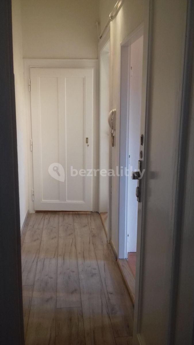 Prenájom bytu 1-izbový 40 m², Slezská, Praha, Praha