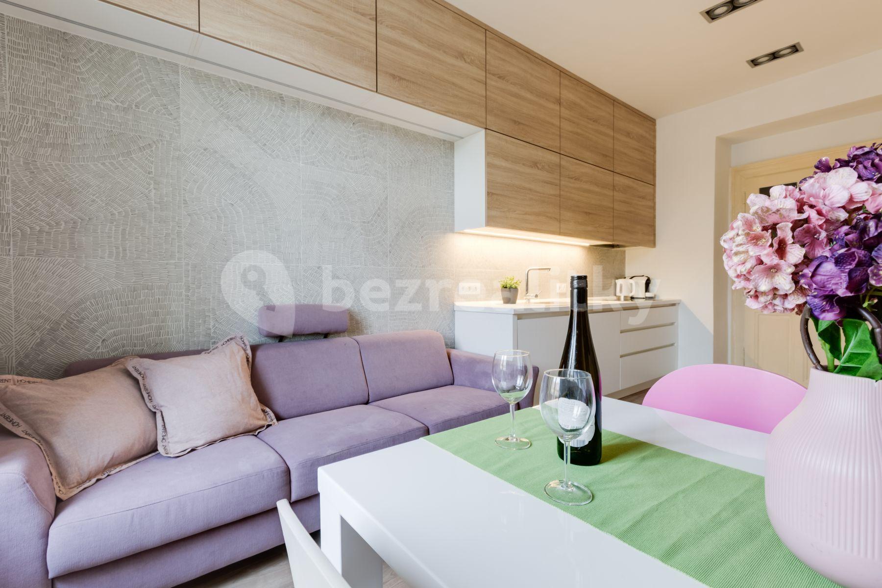 Prenájom bytu 2-izbový 55 m², Nezamyslova, Praha, Praha