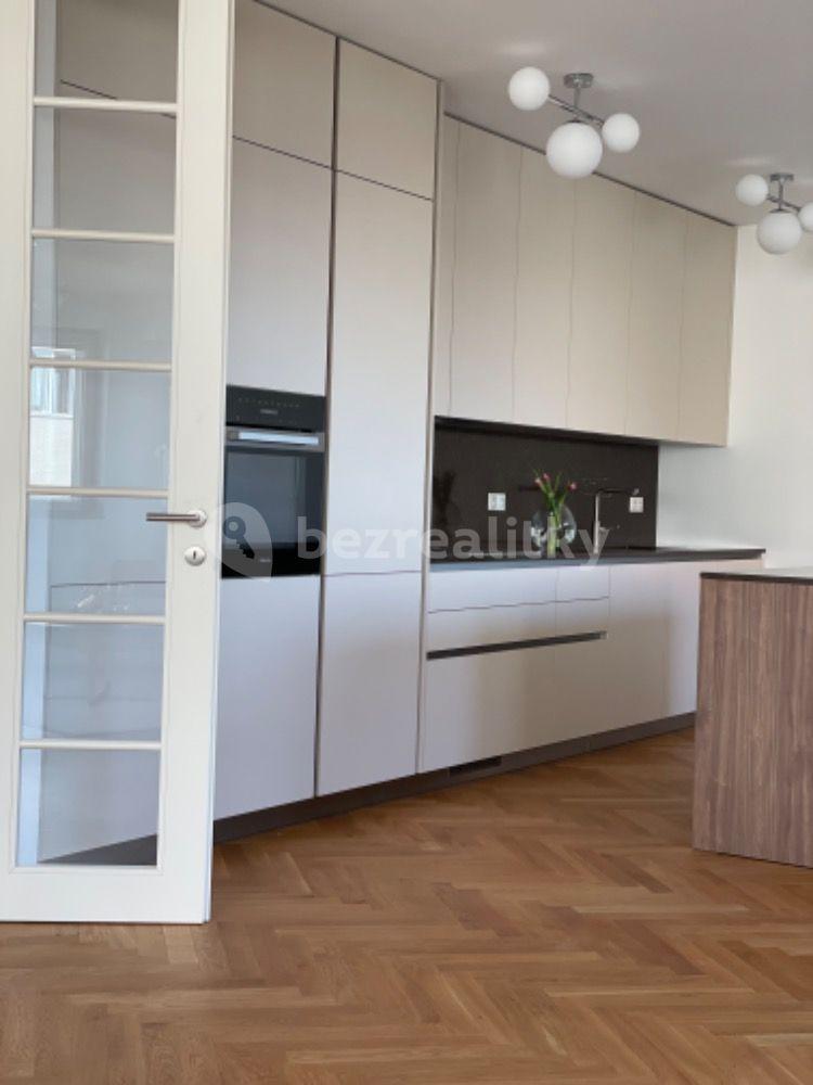 Prenájom bytu 3-izbový 172 m², Hradešínská, Praha, Praha