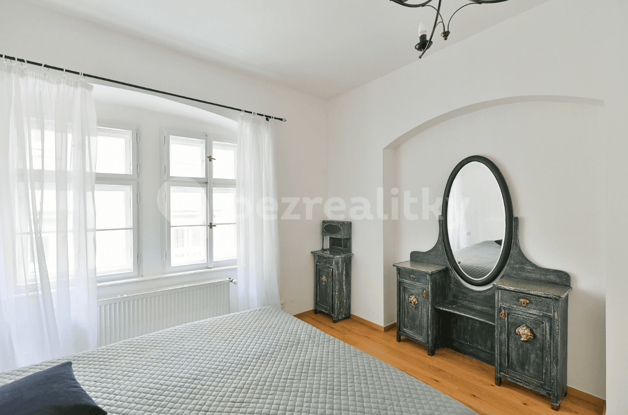 Prenájom bytu 4-izbový 196 m², Anenská, Praha, Praha