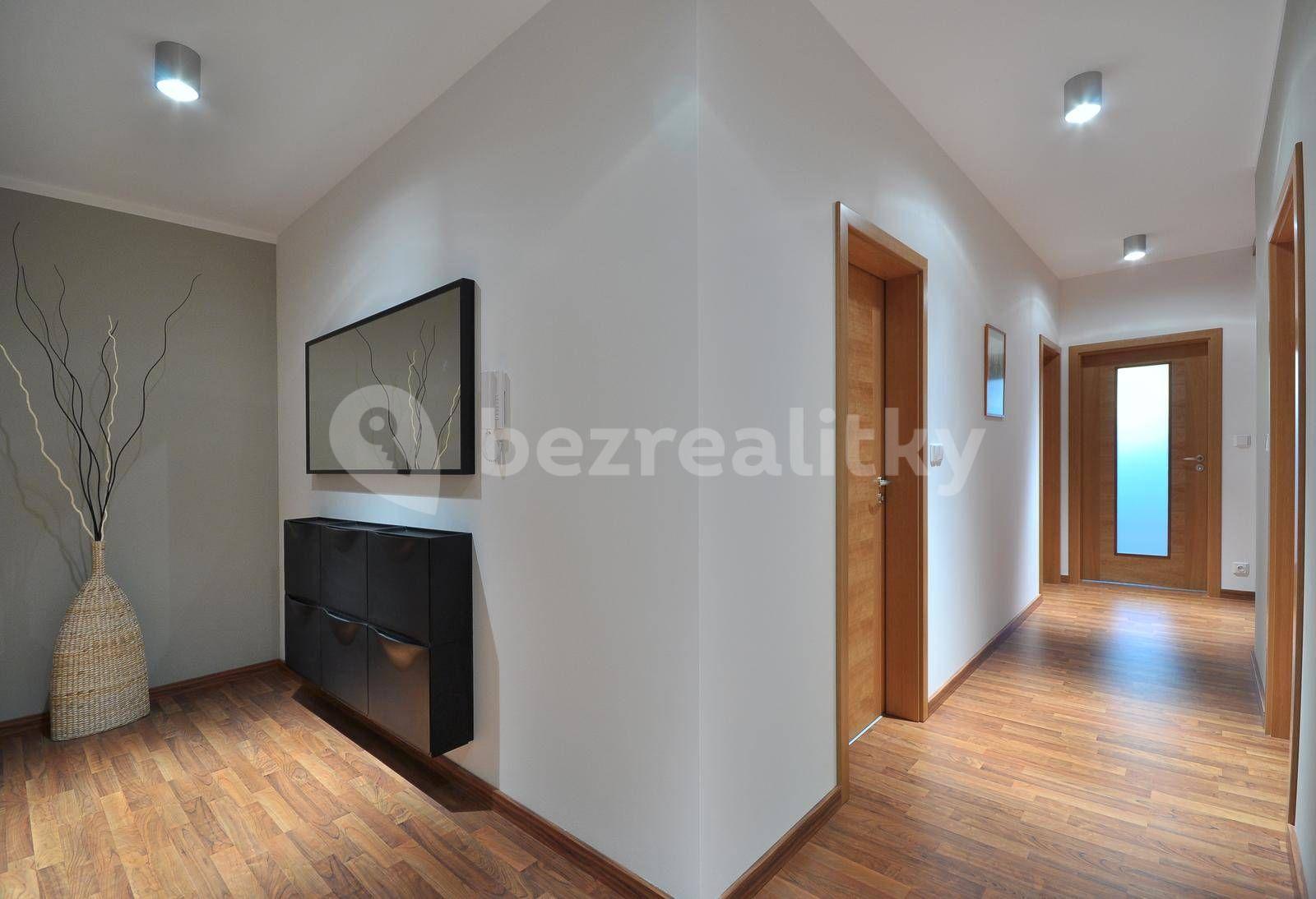 Prenájom bytu 3-izbový 84 m², Dragounská, Praha, Praha