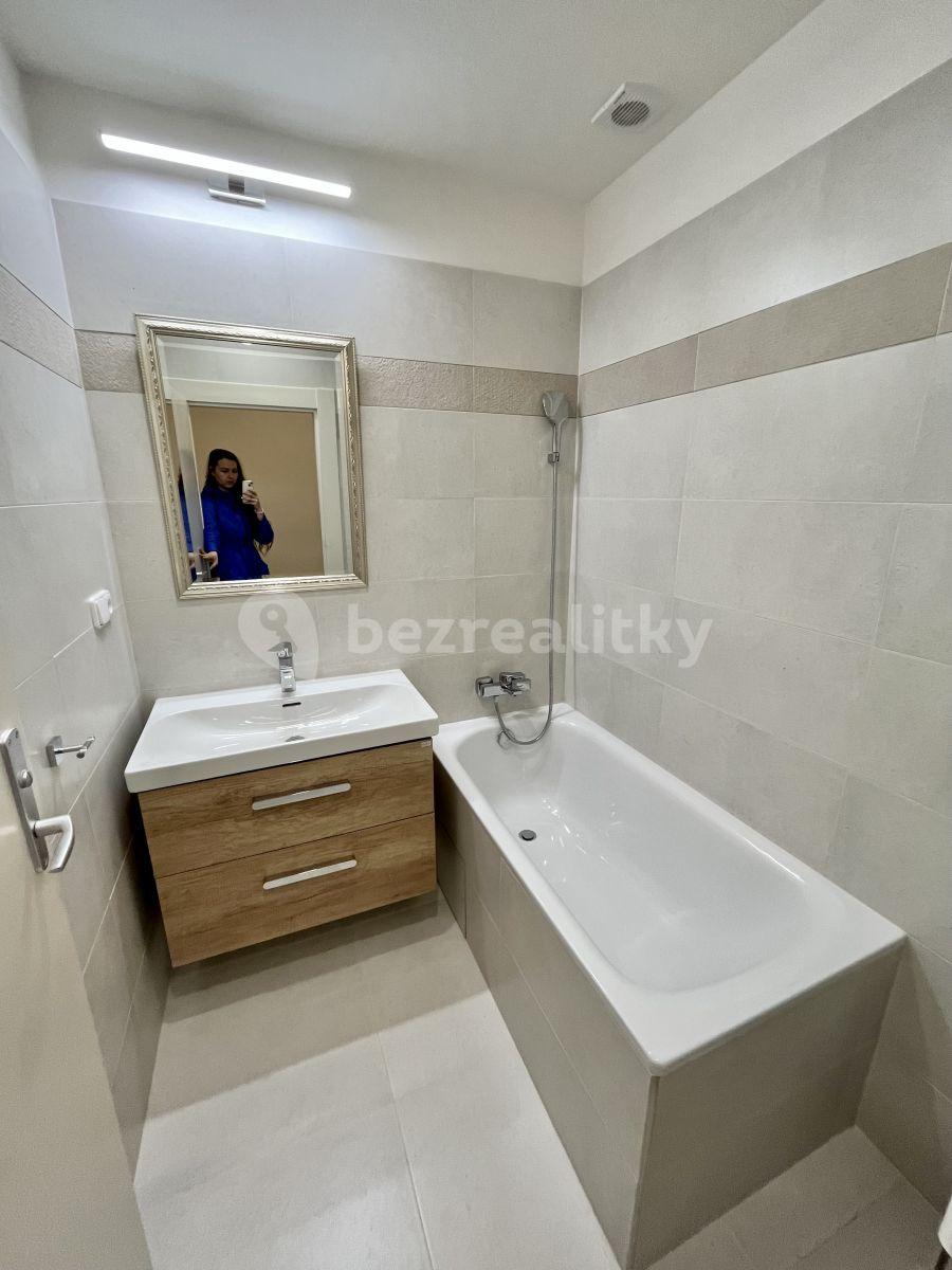 Prenájom bytu 2-izbový 64 m², Josefa Čapka, Kladno, Středočeský kraj