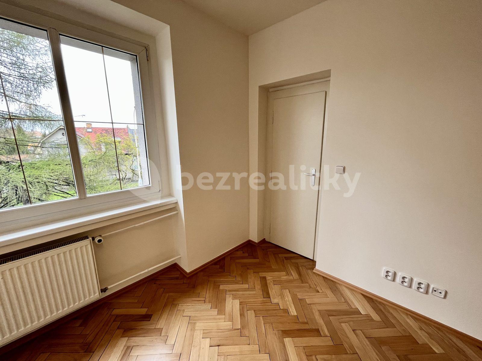 Prenájom bytu 2-izbový 64 m², Josefa Čapka, Kladno, Středočeský kraj