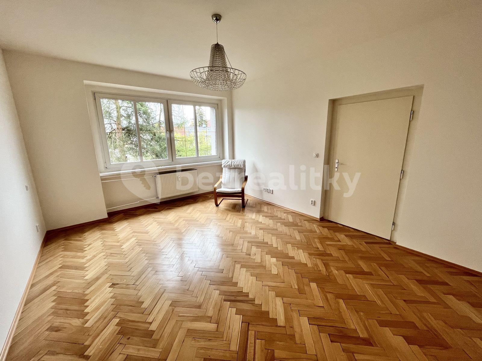 Prenájom bytu 2-izbový 64 m², Josefa Čapka, Kladno, Středočeský kraj