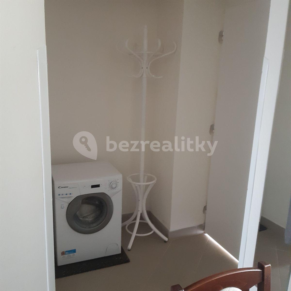 Prenájom bytu 1-izbový 34 m², Slivenecká, Praha, Praha