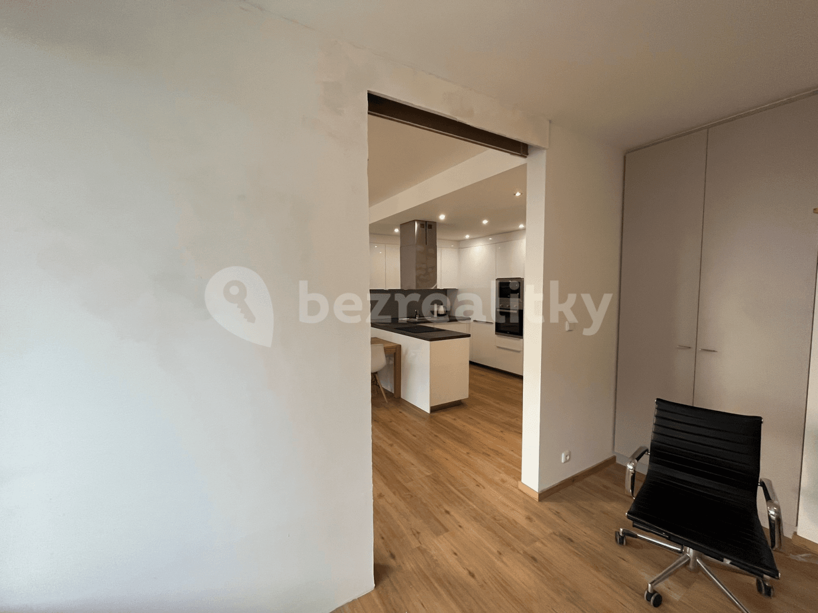 Prenájom bytu 2-izbový 59 m², Honzíkova, Praha, Praha