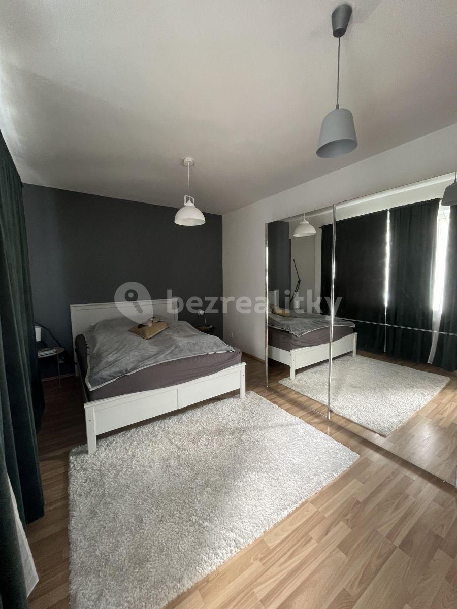 Prenájom bytu 3-izbový 70 m², U Bazénu, Praha, Praha