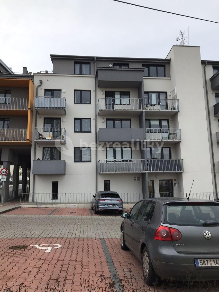 Prenájom bytu 1-izbový 34 m², Velvarská, Horoměřice, Středočeský kraj