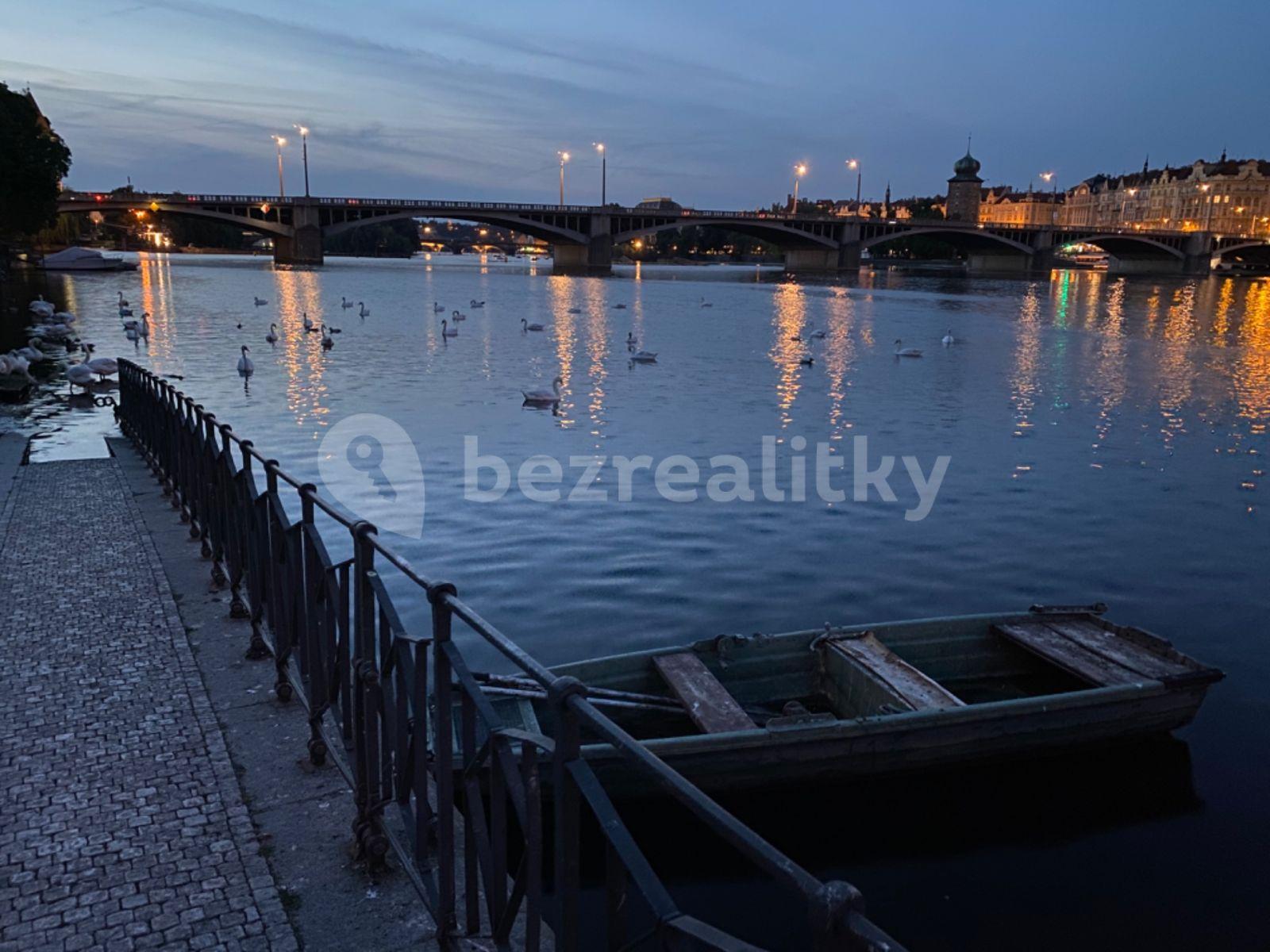 Prenájom bytu 1-izbový 26 m², U Nikolajky, Praha, Praha