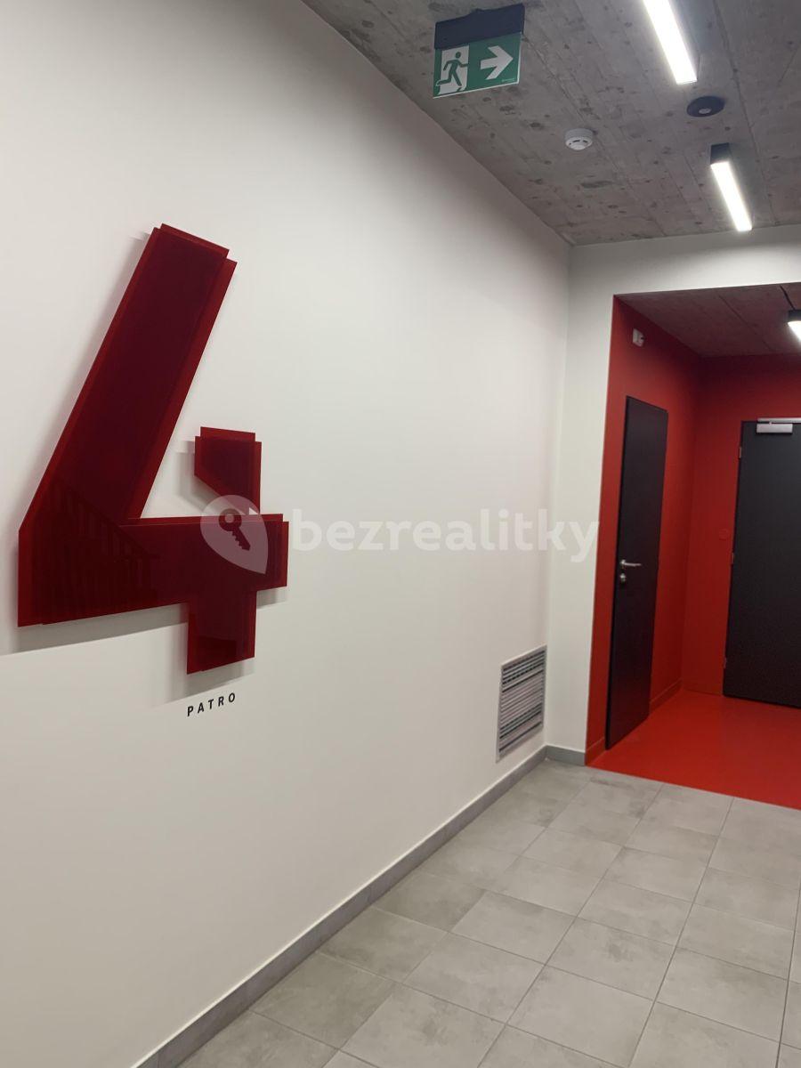 Prenájom bytu 1-izbový 30 m², Poděbradská, Praha, Praha