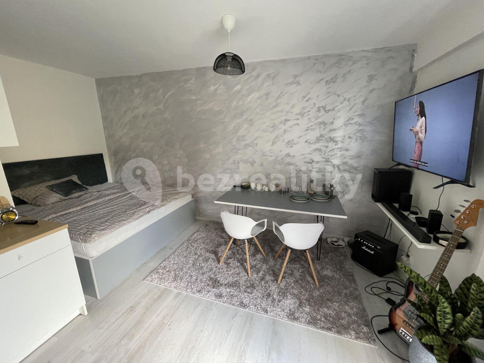 Prenájom bytu 1-izbový 29 m², Na Rokytce, Praha, Praha