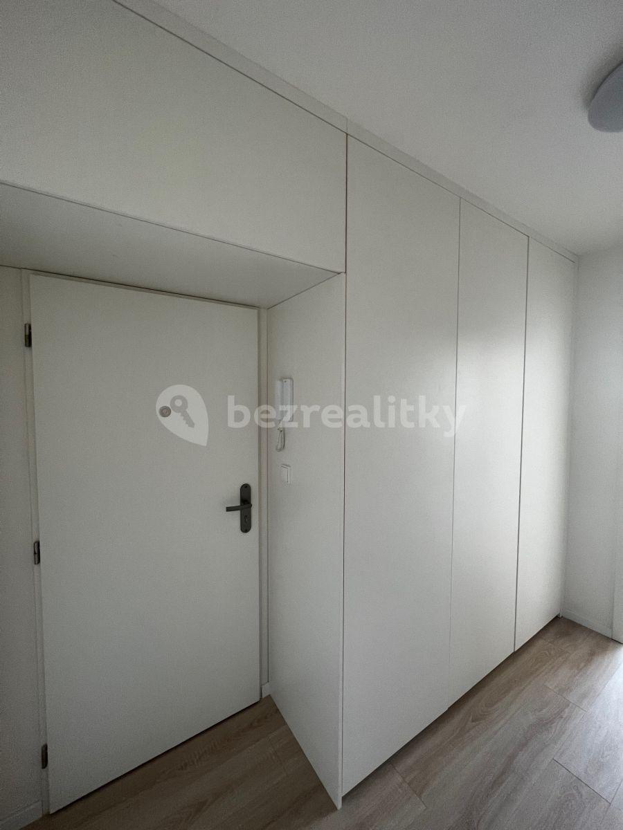 Prenájom bytu 1-izbový 31 m², Poděbradská, Praha, Praha