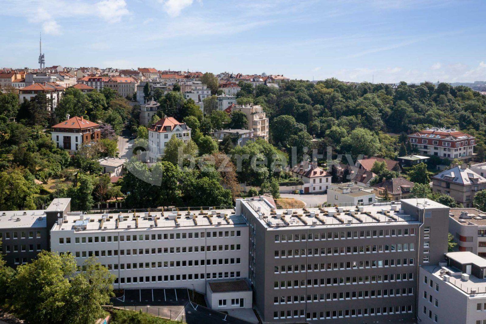 Prenájom bytu 1-izbový 27 m², Perucká, Praha, Praha