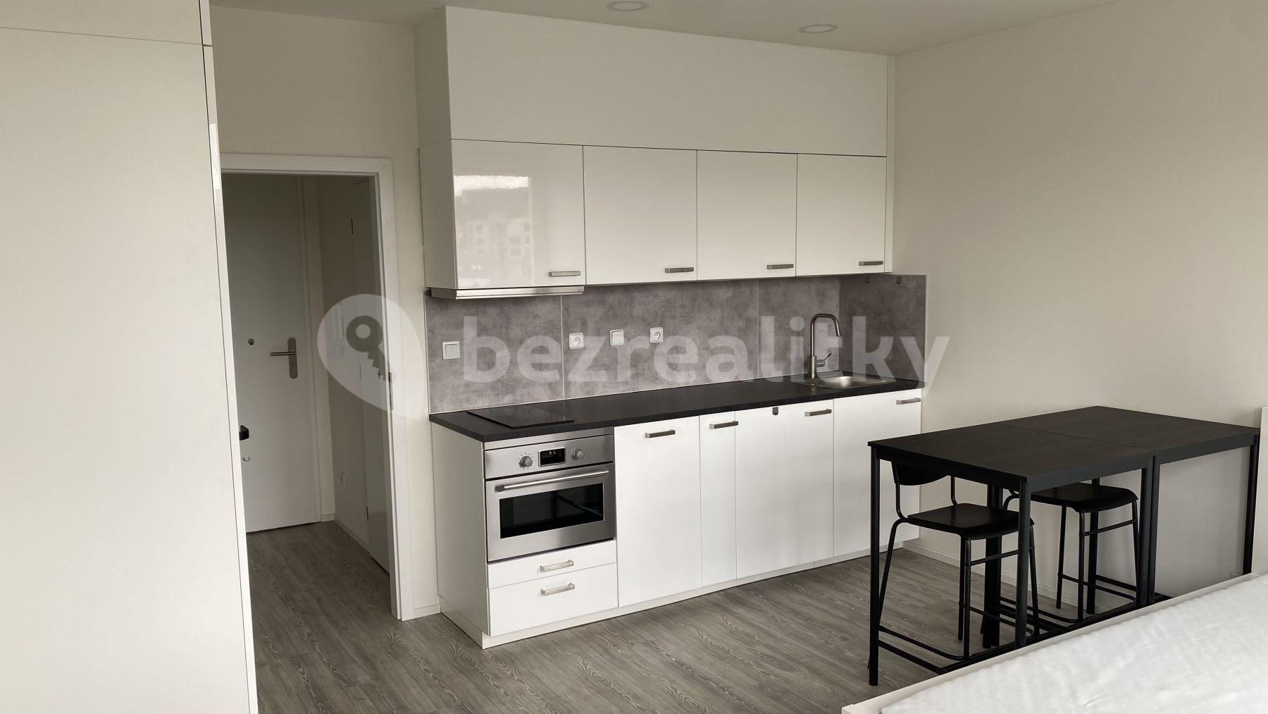 Prenájom bytu 1-izbový 27 m², Perucká, Praha, Praha