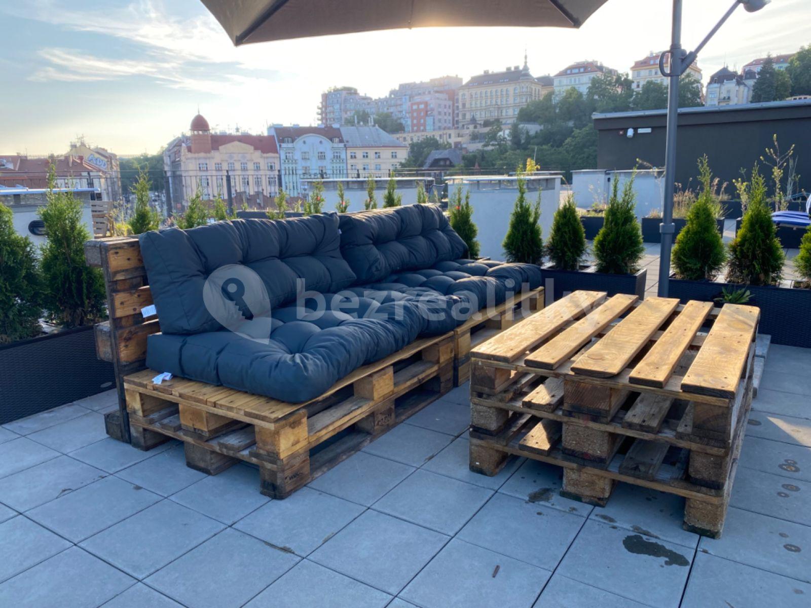 Prenájom bytu 1-izbový 27 m², Perucká, Praha, Praha