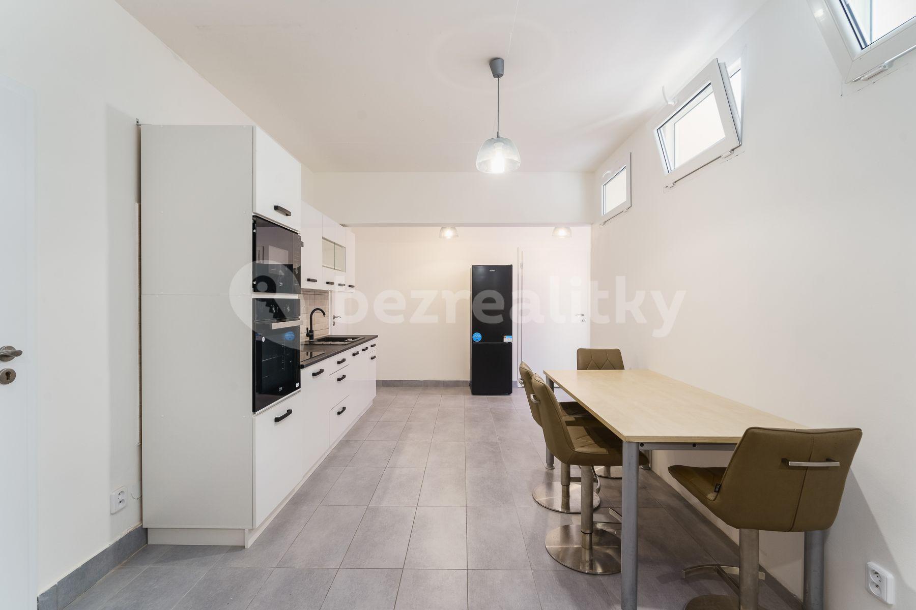 Prenájom bytu 2-izbový 51 m², Třinecká, Praha, Praha