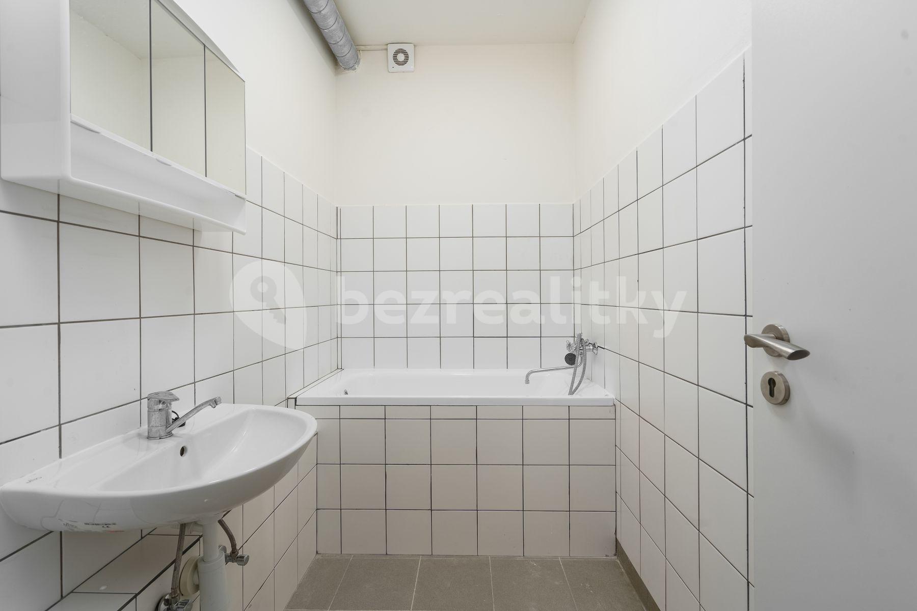 Prenájom bytu 2-izbový 51 m², Třinecká, Praha, Praha