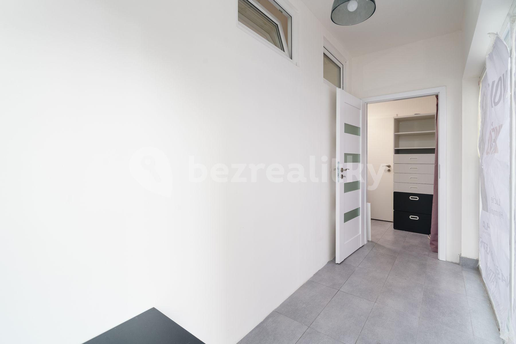 Prenájom bytu 2-izbový 51 m², Třinecká, Praha, Praha