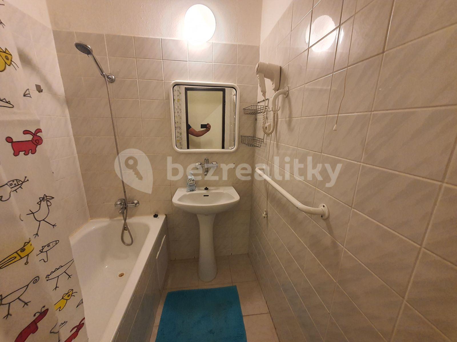 Prenájom bytu 3-izbový 64 m², Liliová, Praha, Praha