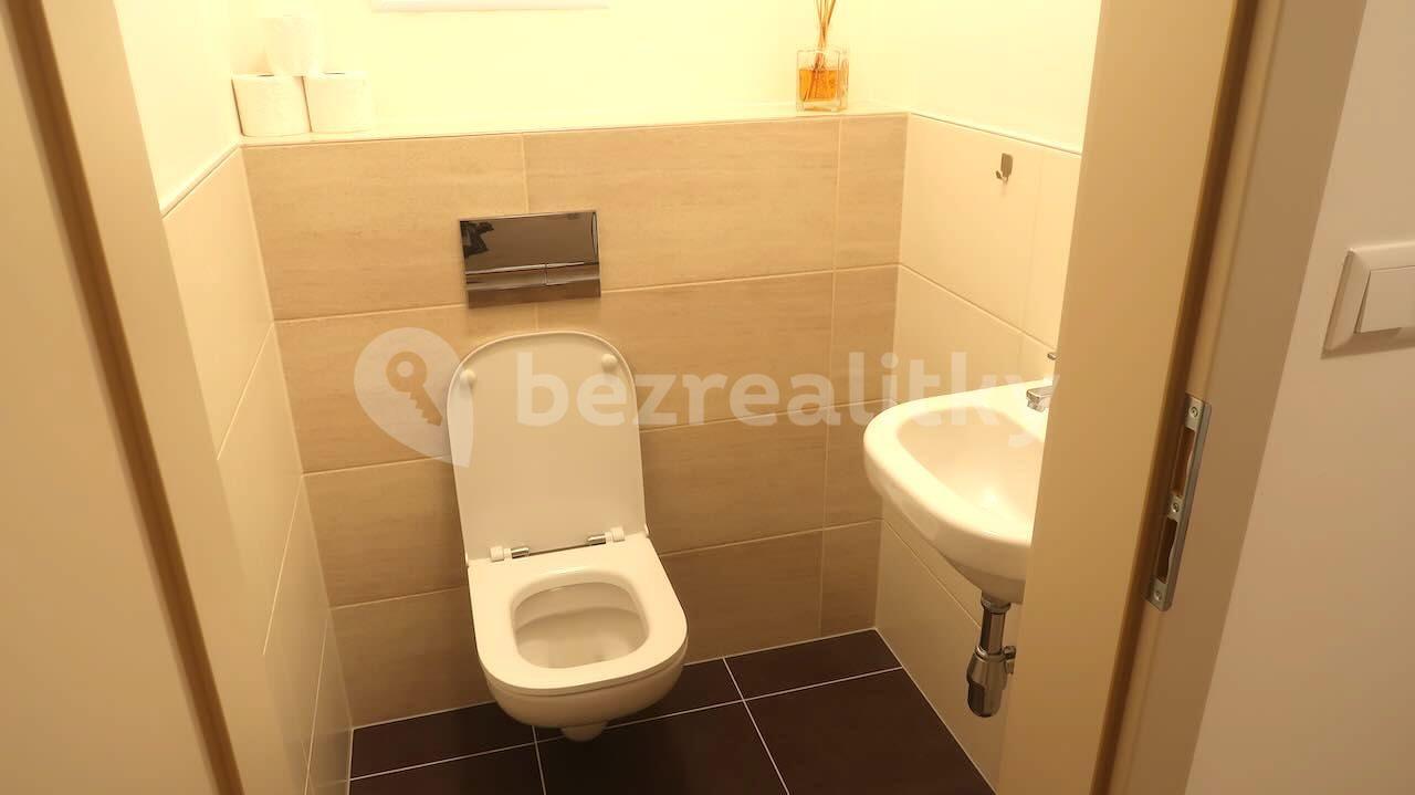 Prenájom bytu 3-izbový 77 m², Čerpadlová, Praha, Praha