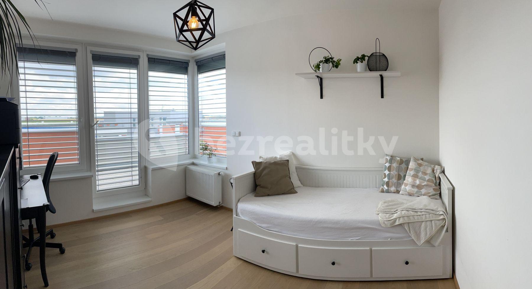 Prenájom bytu 4-izbový 118 m², Milotická, Praha, Praha