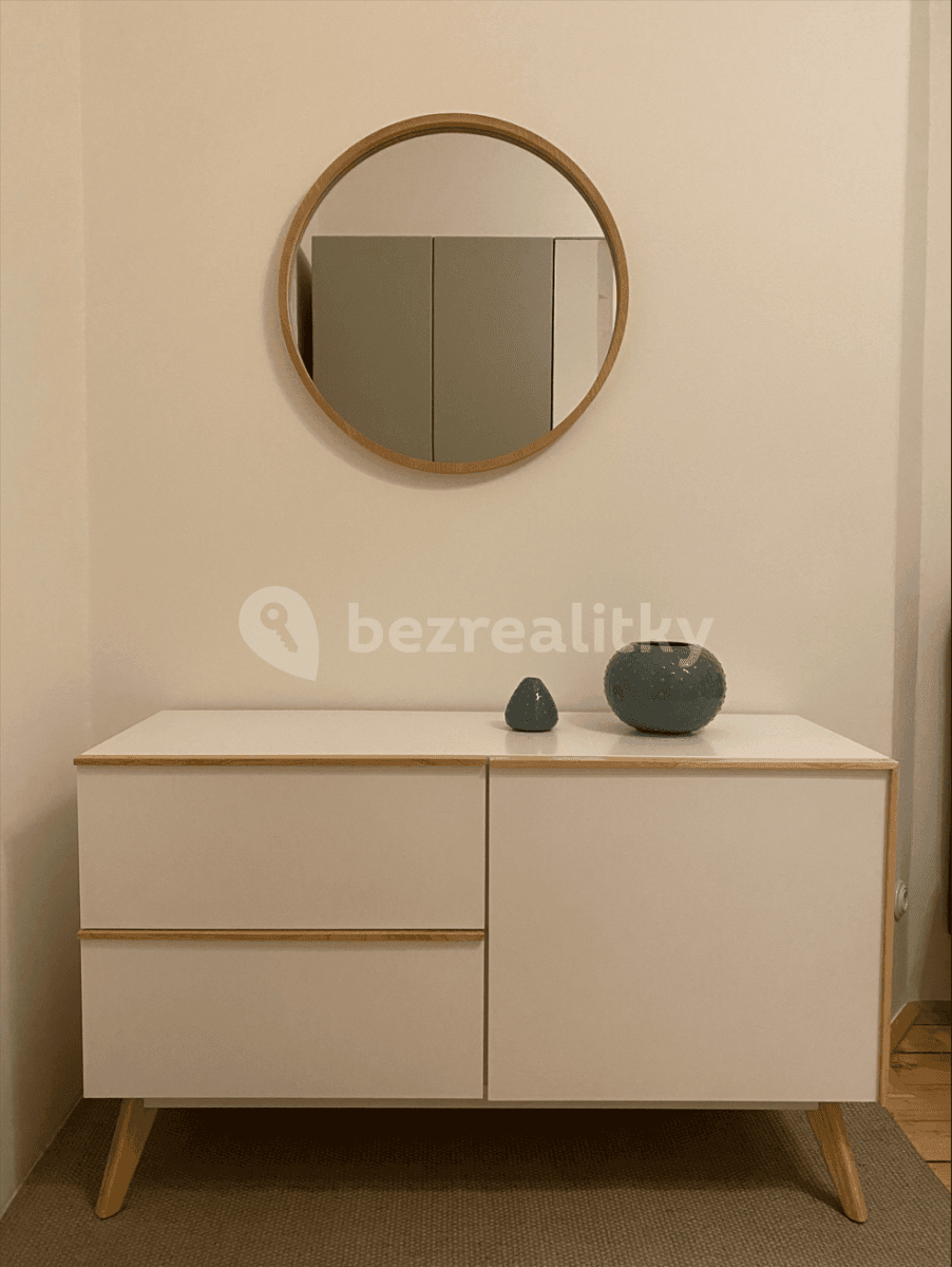 Prenájom bytu 2-izbový 43 m², M. J. Lermontova, Praha, Praha