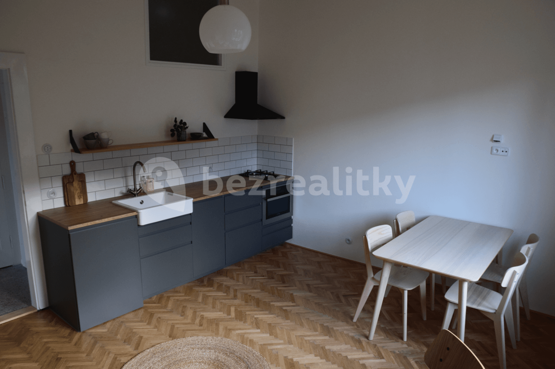 Prenájom bytu 2-izbový 43 m², M. J. Lermontova, Praha, Praha