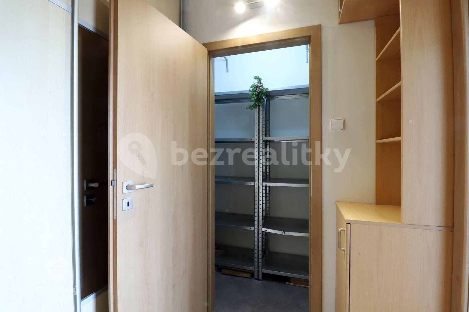 Prenájom bytu 3-izbový 60 m², Tererova, Praha, Praha