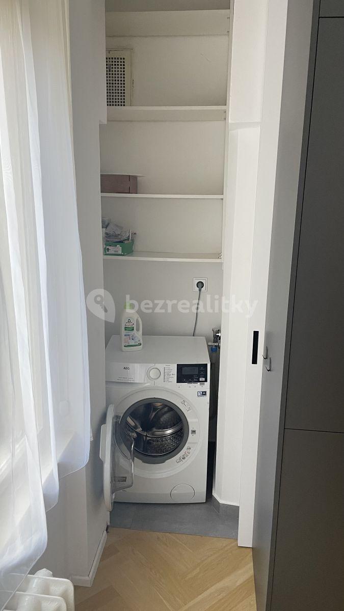 Prenájom bytu 2-izbový 52 m², Šmeralova, Praha, Praha