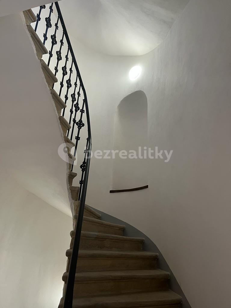 Prenájom bytu 1-izbový 31 m², Milíčova, Praha, Praha