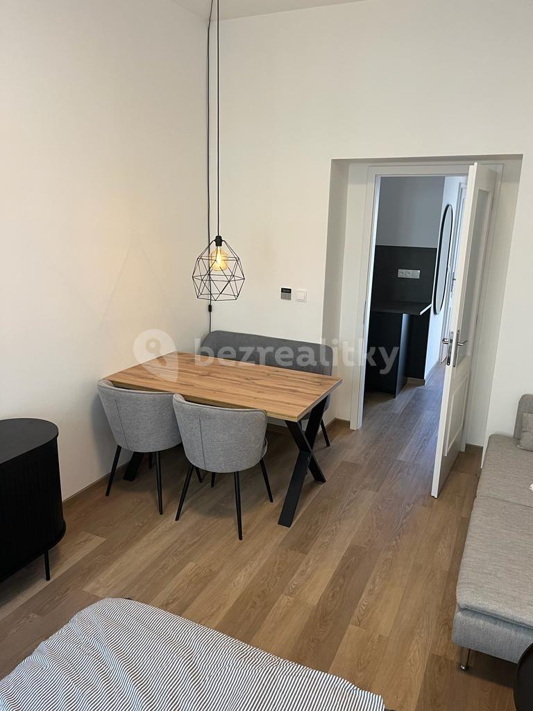 Prenájom bytu 1-izbový 31 m², Milíčova, Praha, Praha